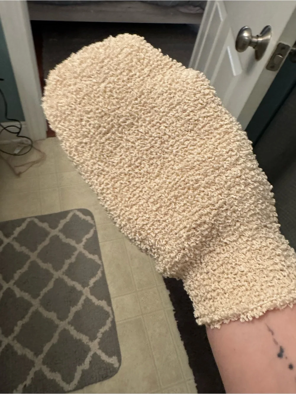 MONAT Beige Exfoliating Bath Mitt